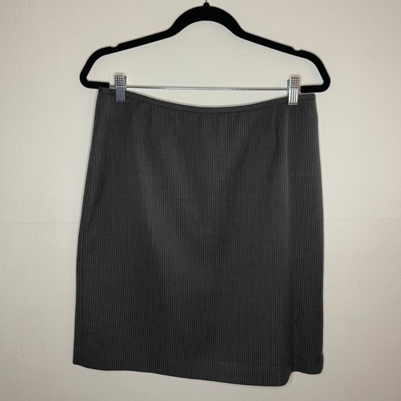 Tahari 2-piece Suit Size 10 - Picture 9 of 11